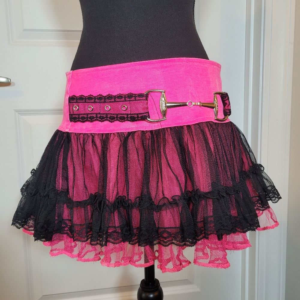 Medium y2k Tripp skirt hot pink